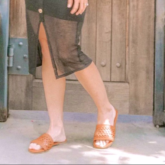 Cognac Woven sandals sz 8 - Picture 3 of 5